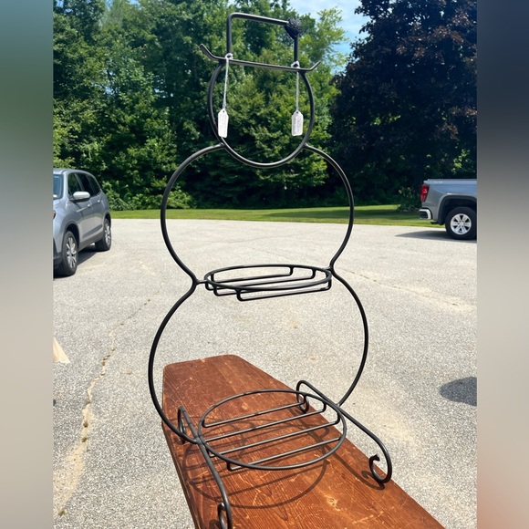 COPY - Longaberger Wrought Iron Snowman Stand & 1999 Red Popcorn & Pinecone Bas… - Picture 9 of 9